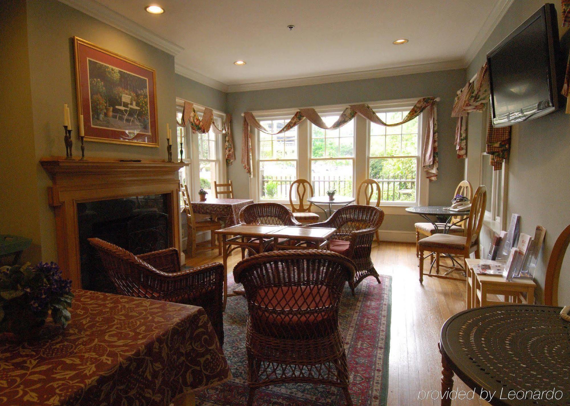 The At Emory Inn