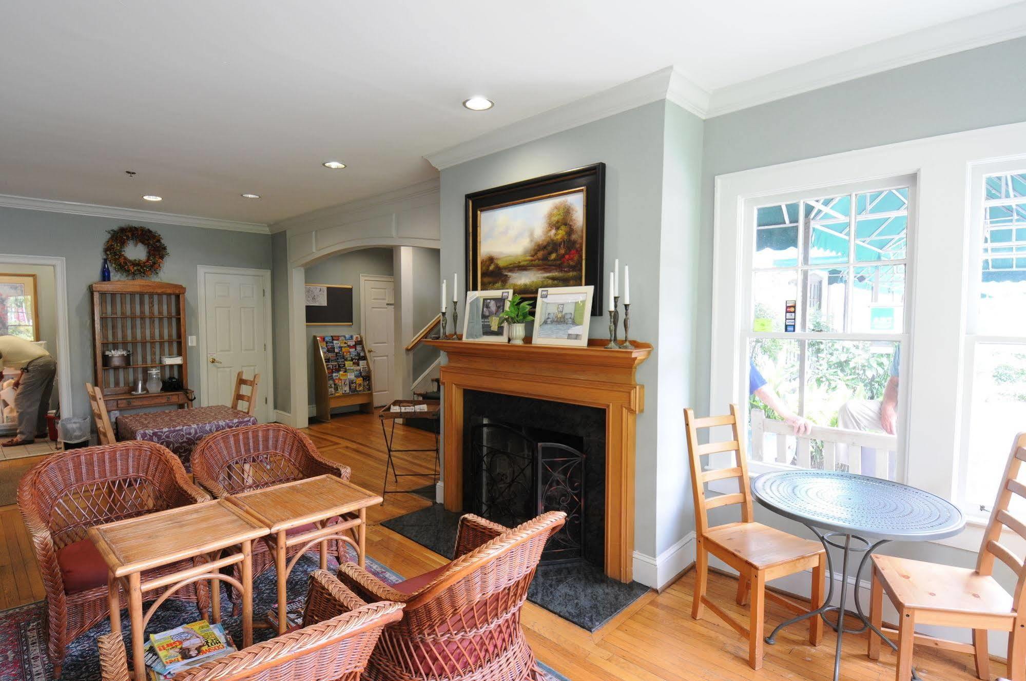 The At Emory Inn 3*