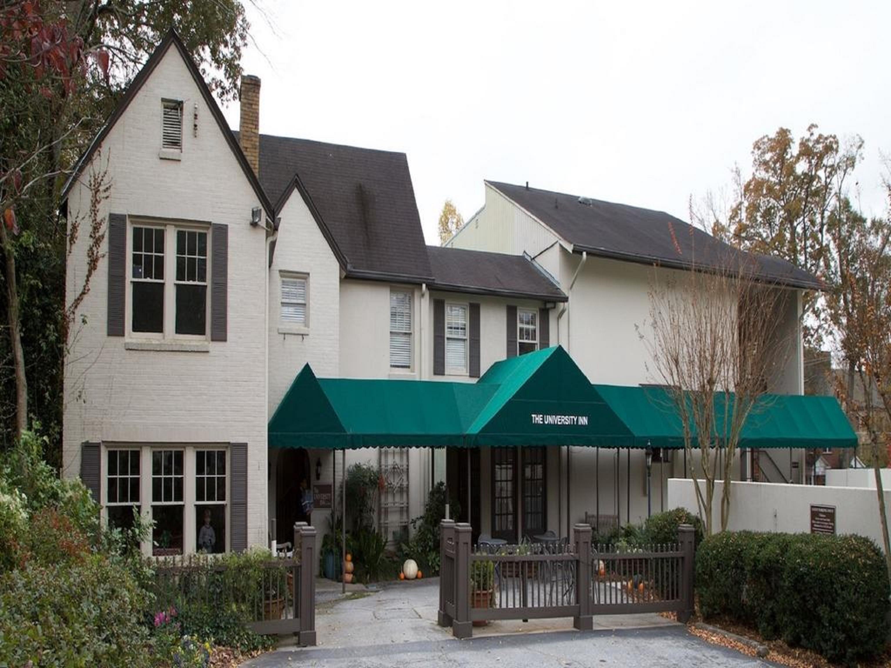 The At Emory Inn